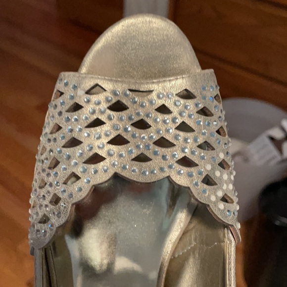 Pumps - Picture 6 of 8